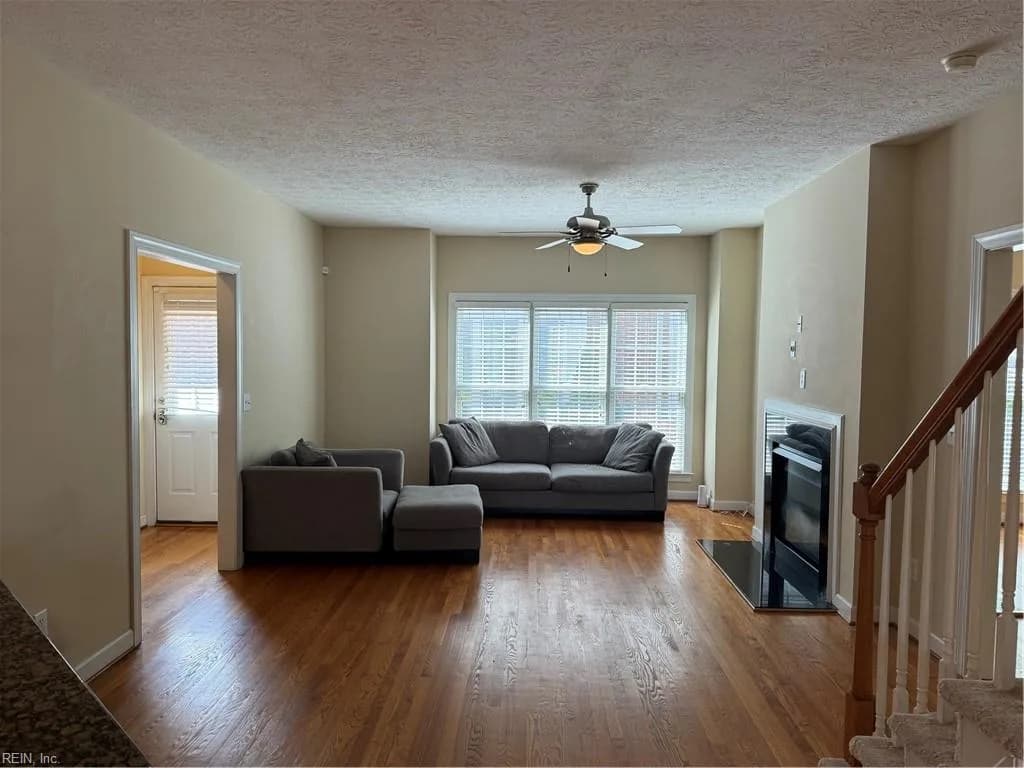 300 Walt Whitman AVE, NEWPORTNEWS VA 23606 - Photo 5