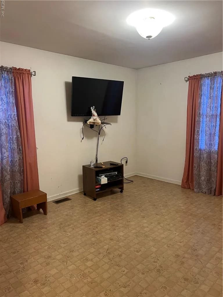 219 Cobb ST, FRANKLIN VA 23851 - Photo 4