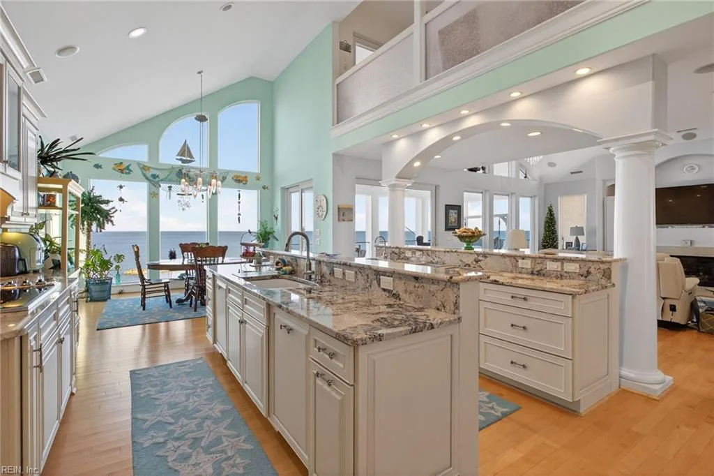 880 W Ocean View AVE, NORFOLK VA 23503 - Main photo