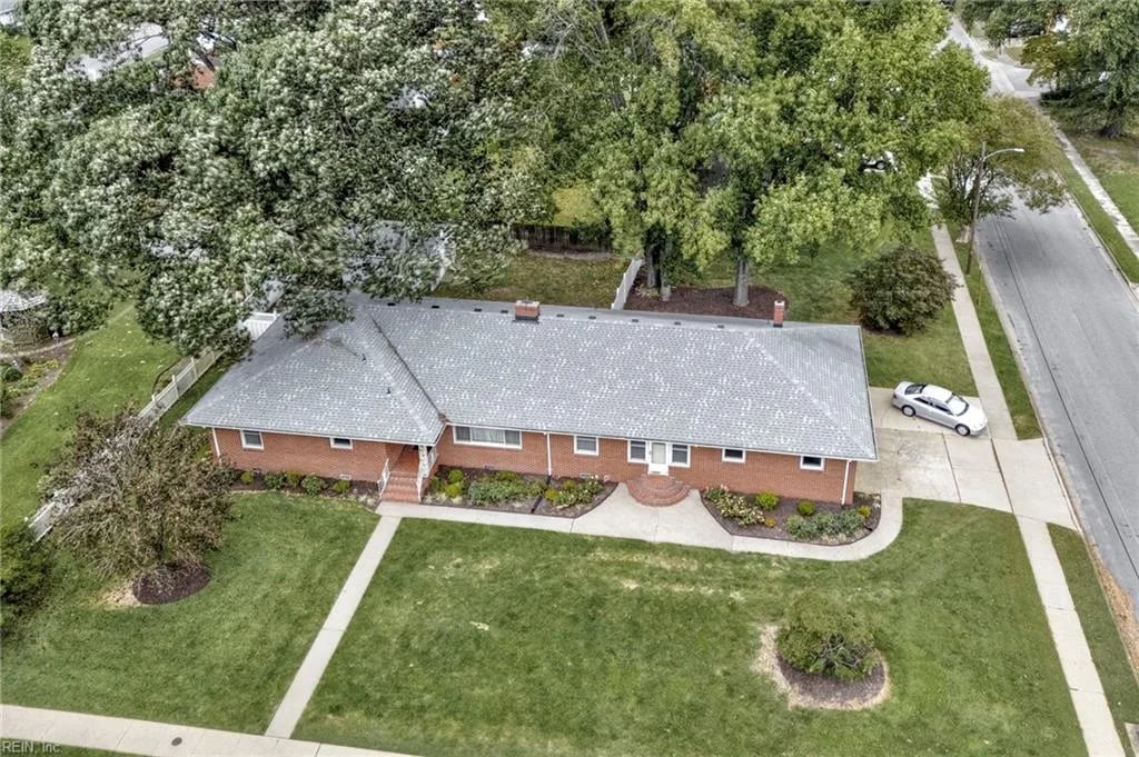 301 Faulk RD, Norfolk — 3 bed Residential, 2,500 sqft