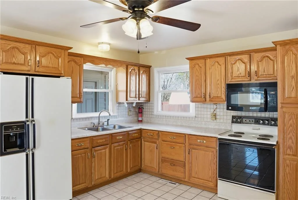 4 Snidow BLVD, NEWPORTNEWS VA 23608 - Photo 3