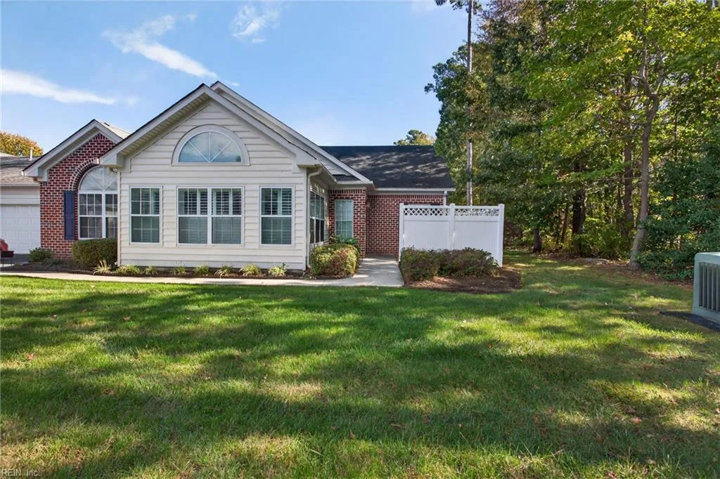 103 Stadium VW, YORKTOWN VA 23690