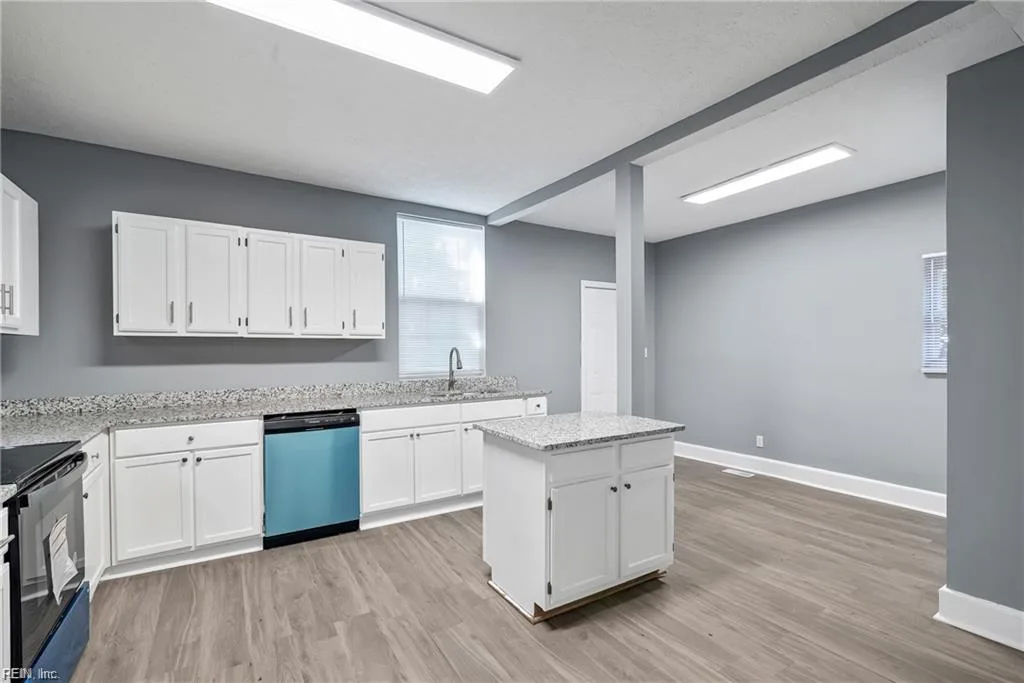 2011 Chestnut AVE, NEWPORTNEWS VA 23607 - Photo 4