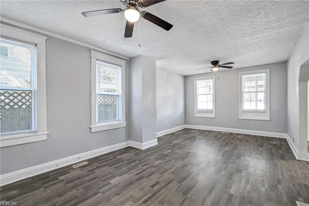 2011 Chestnut AVE, NEWPORTNEWS VA 23607 - Photo 5