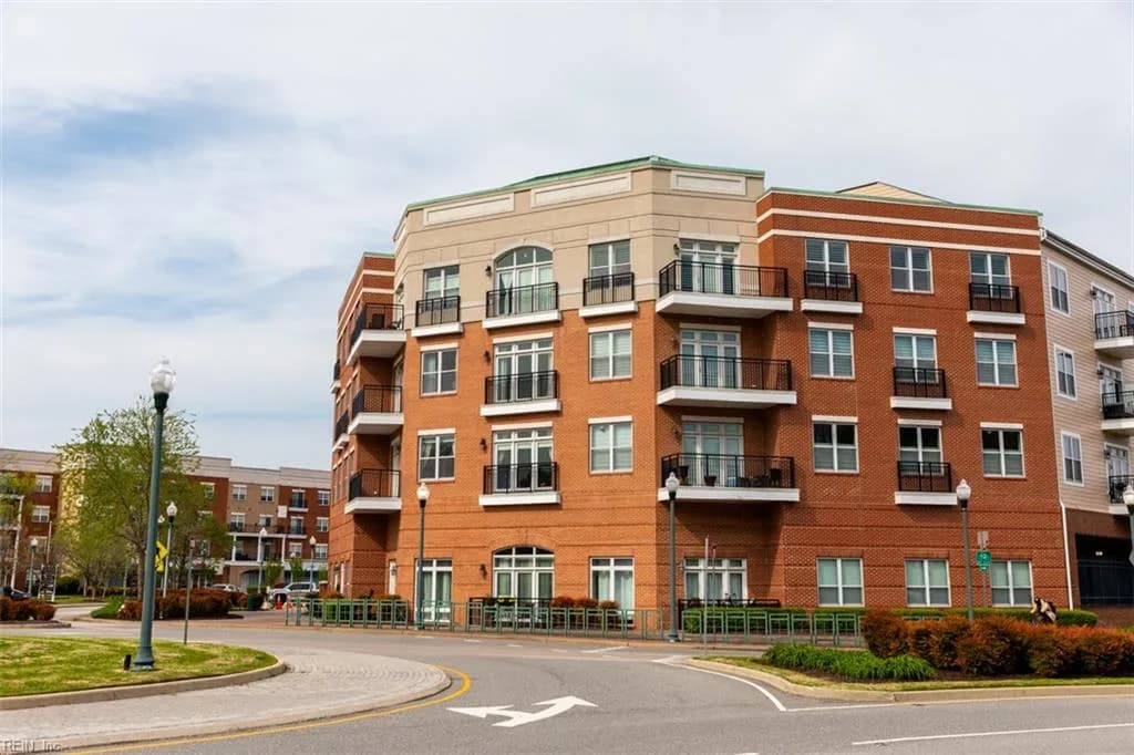 670 Town Center DR #320, NEWPORTNEWS VA 23606 - Photo 4