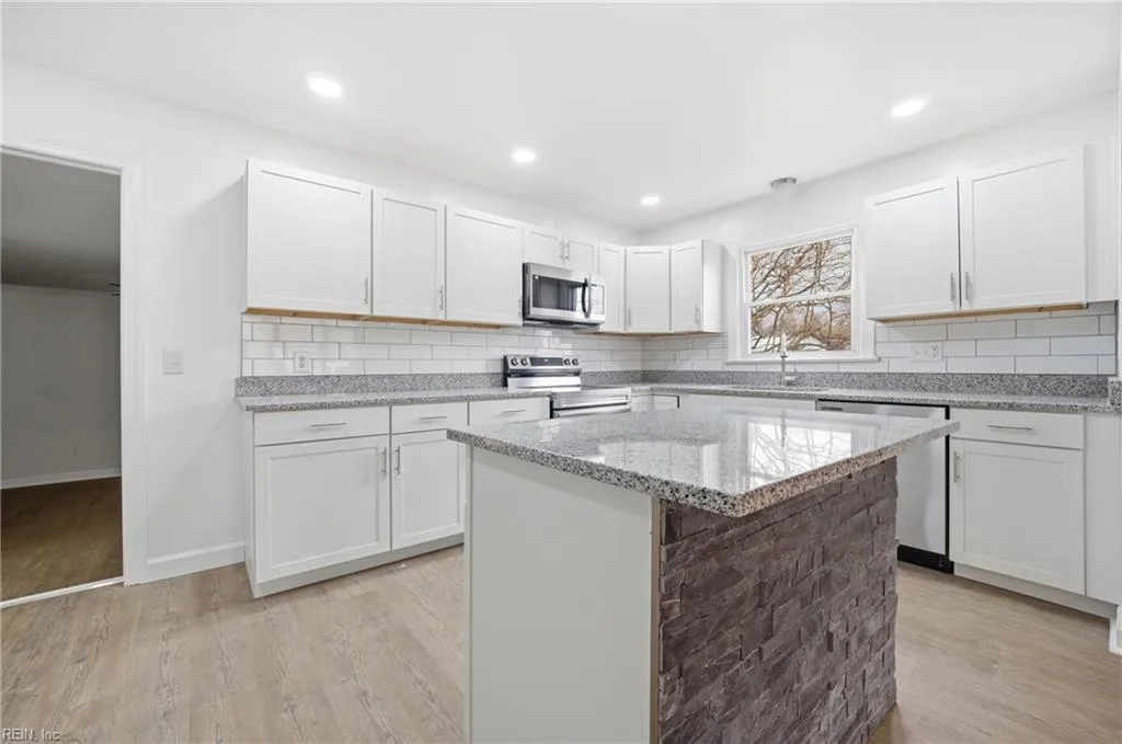 34 Joynes RD, HAMPTON VA 23666 - Photo 2