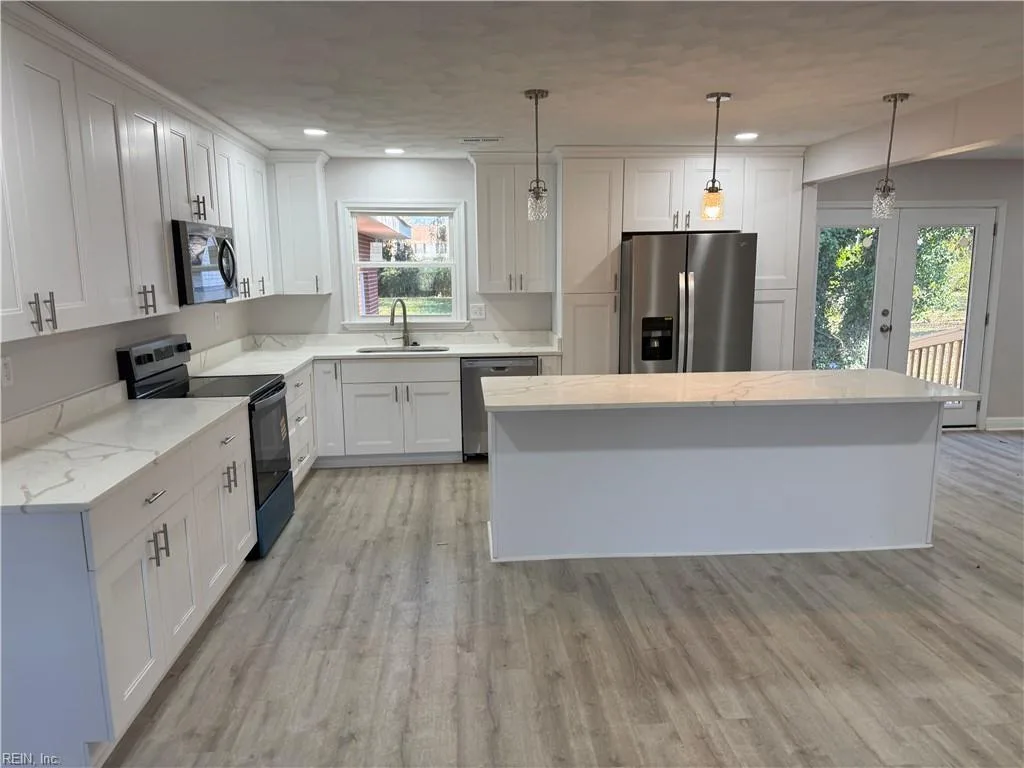 994 N King ST, HAMPTON VA 23669 - Photo 5
