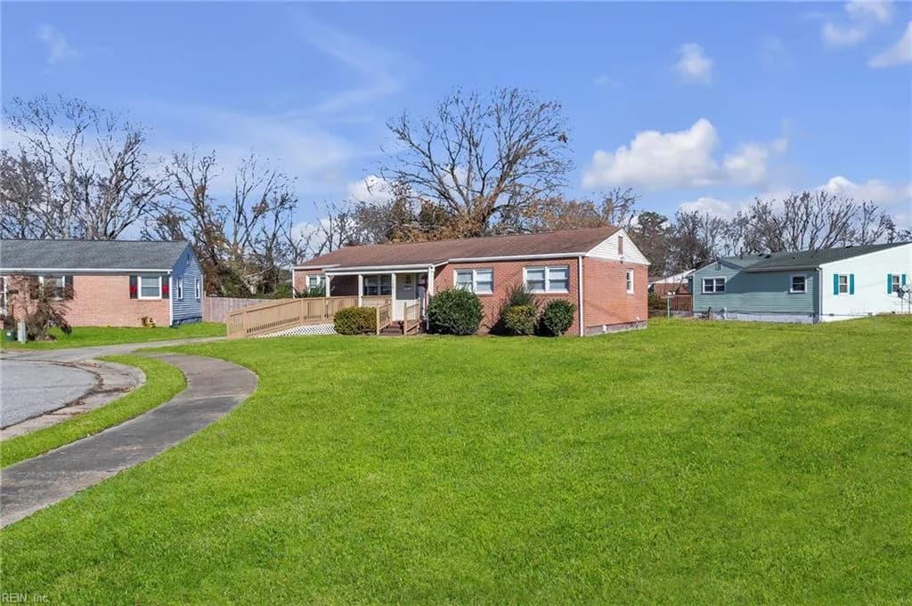 126 Bowen DR, HAMPTON VA 23666 - Photo 4