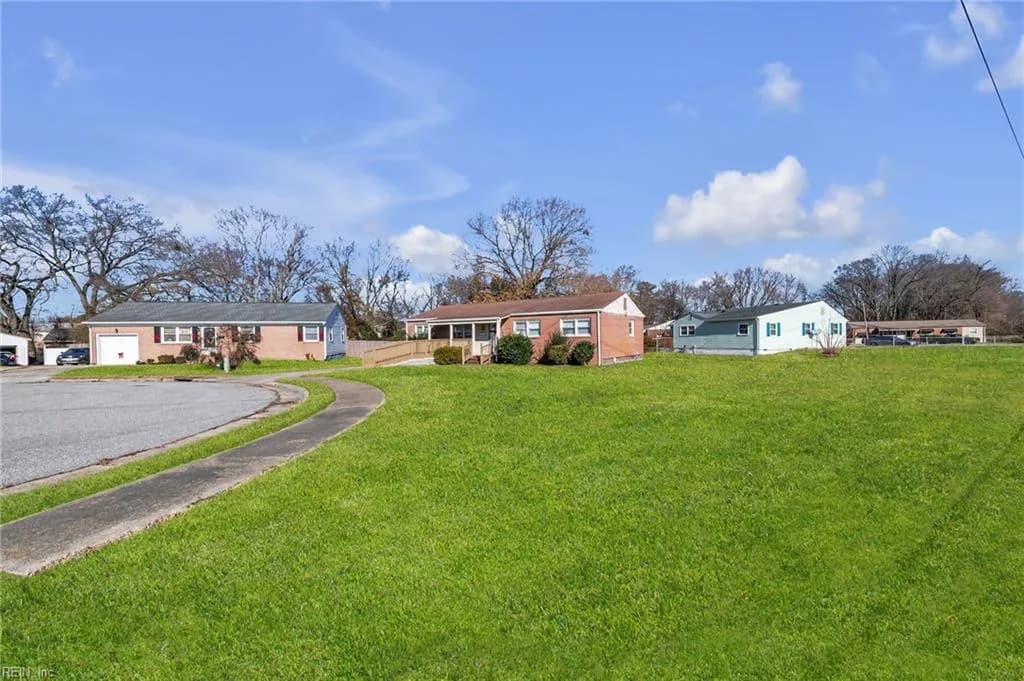 126 Bowen DR, HAMPTON VA 23666 - Photo 5