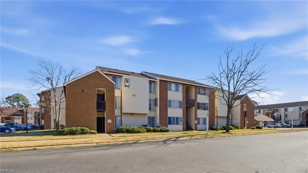 109 Hampton Club DR #3, HAMPTON VA 23666 - Photo 2