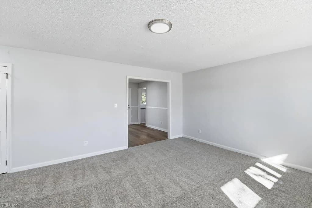 18 Fort Worth ST, HAMPTON VA 23669 - Photo 5