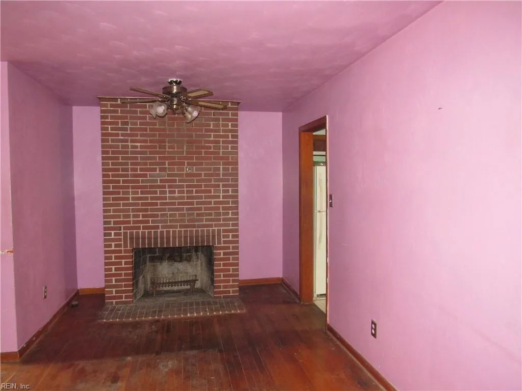 10 W Walker RD, HAMPTON VA 23666 - Photo 4