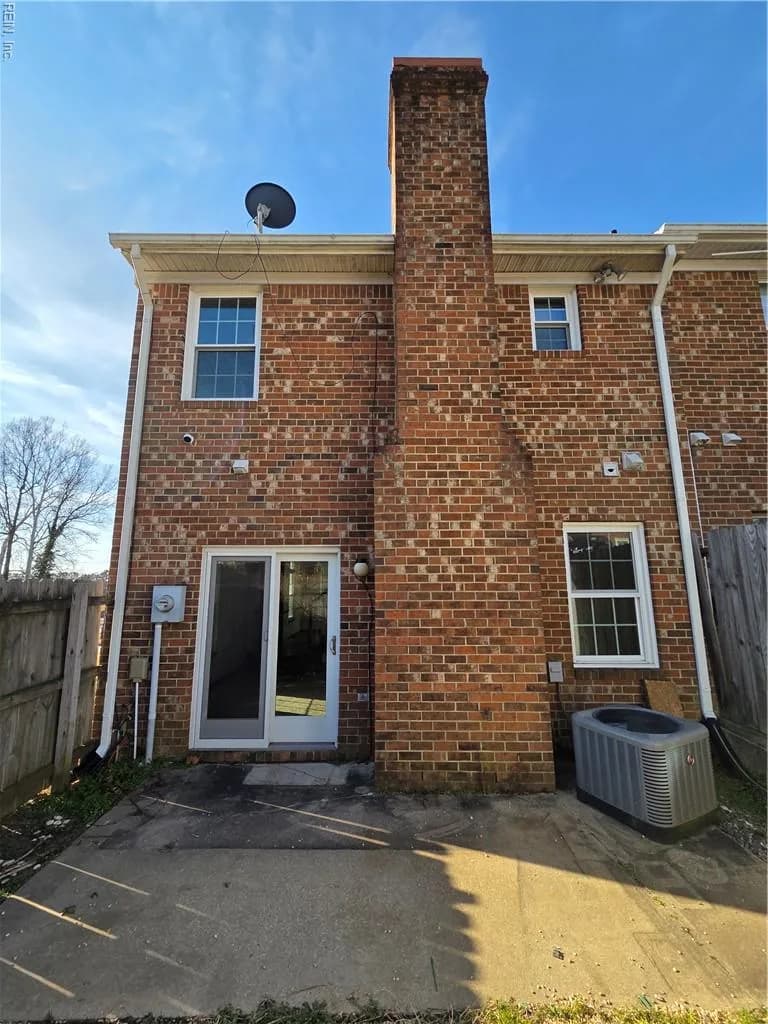 304 N College DR, FRANKLIN VA 23851 - Photo 4