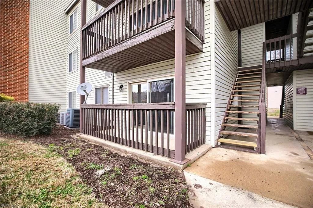 56 Wells CT, HAMPTON VA 23666 - Photo 3