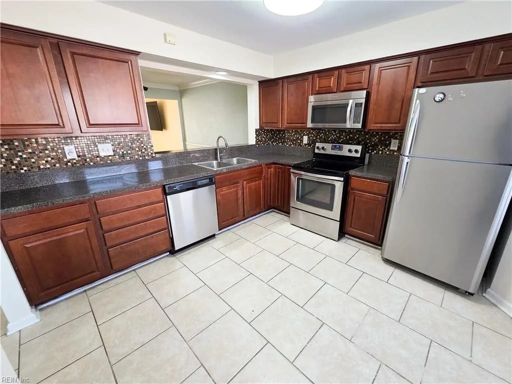 662 Biltmore DR, VIRGINIABEACH VA 23454 - Photo 2