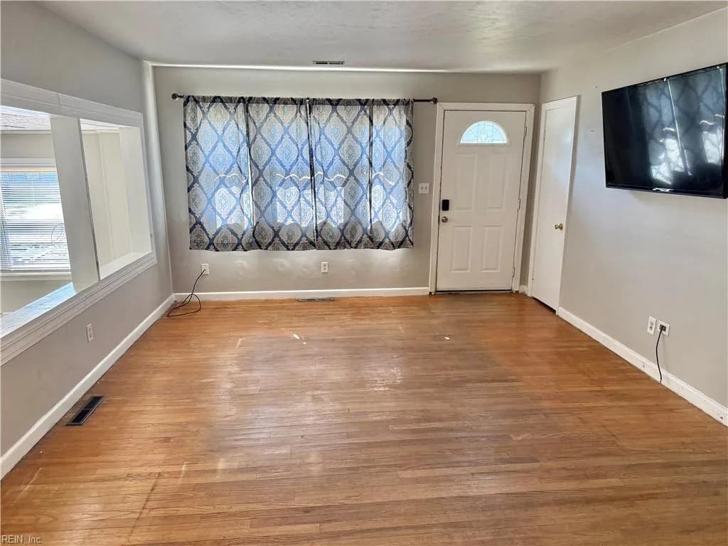 2713 Saint Mihiel AVE, NORFOLK VA 23509 - Photo 5
