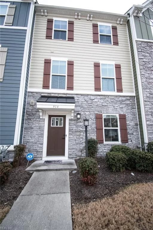 914 Avast WAY, CHESAPEAKE VA 23323 - Main photo
