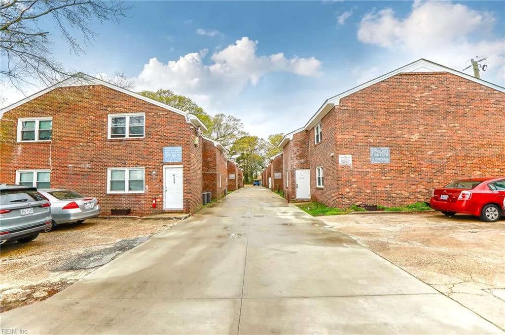 2709 Azalea Garden RD #E4, NORFOLK VA 23513 - Main photo