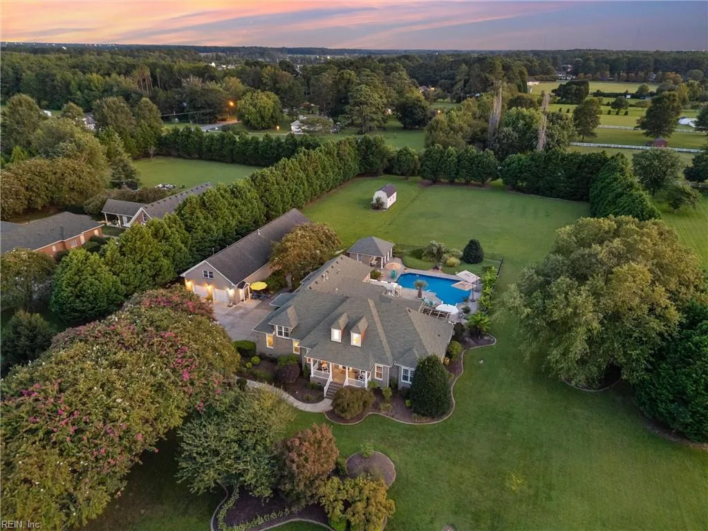 307 Hickory Station DR, Chesapeake — 6 bed Residential, 5,619 sqft