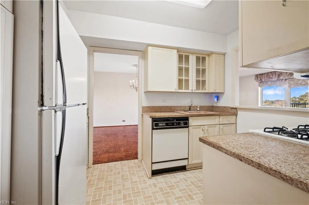 7320 Glenroie AVE #8E, NORFOLK VA 23505 - Photo 5
