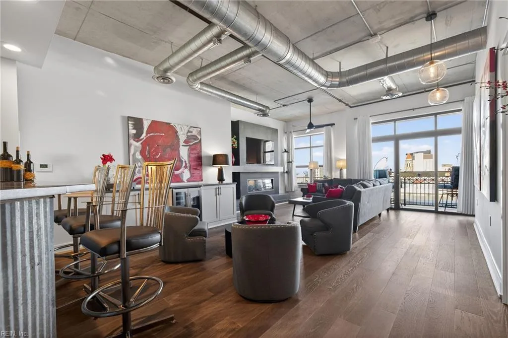 123 College PL #801, Norfolk — 1 bed Residential, 1,299 sqft