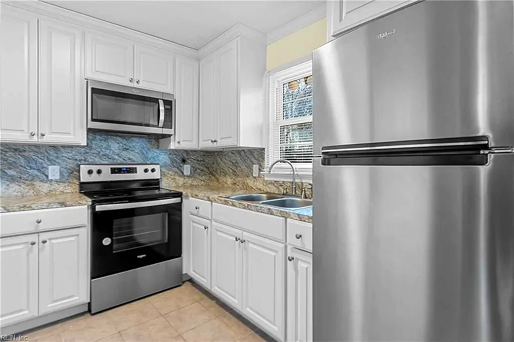 420 Thomas ST, Franklin — 3 bed Residential, 912 sqft