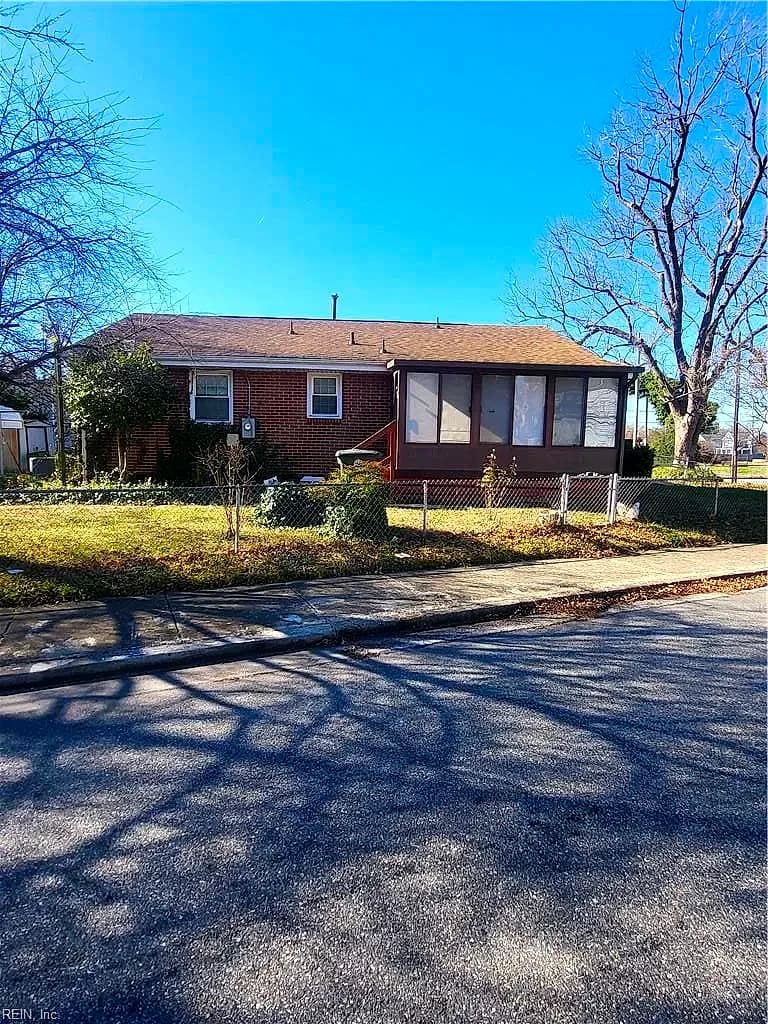 1210 34th ST, NEWPORTNEWS VA 23607 - Photo 4