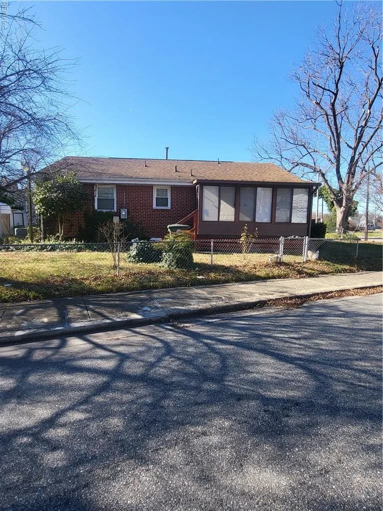 1210 34th ST, NEWPORTNEWS VA 23607 - Photo 4