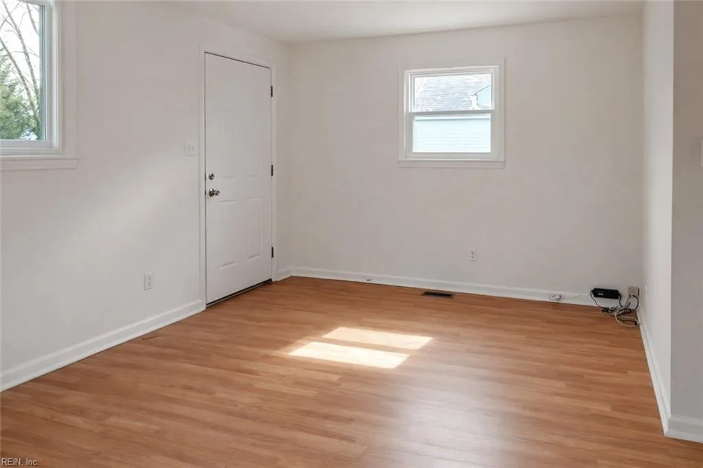 385 Fern ST, HAMPTON VA 23661 - Photo 4