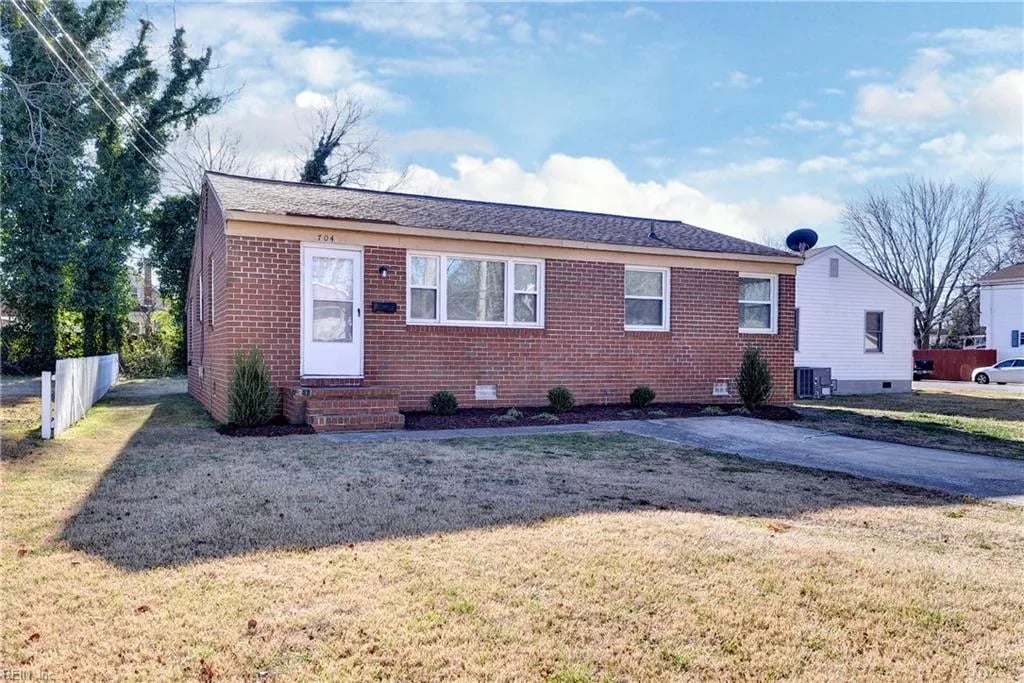 704 Old Buckroe RD, Hampton — 3 bed Residential, 1,001 sqft
