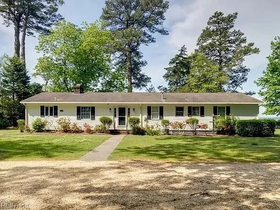 5198 Weaver LN, GLOUCESTER VA 23061 - Main photo