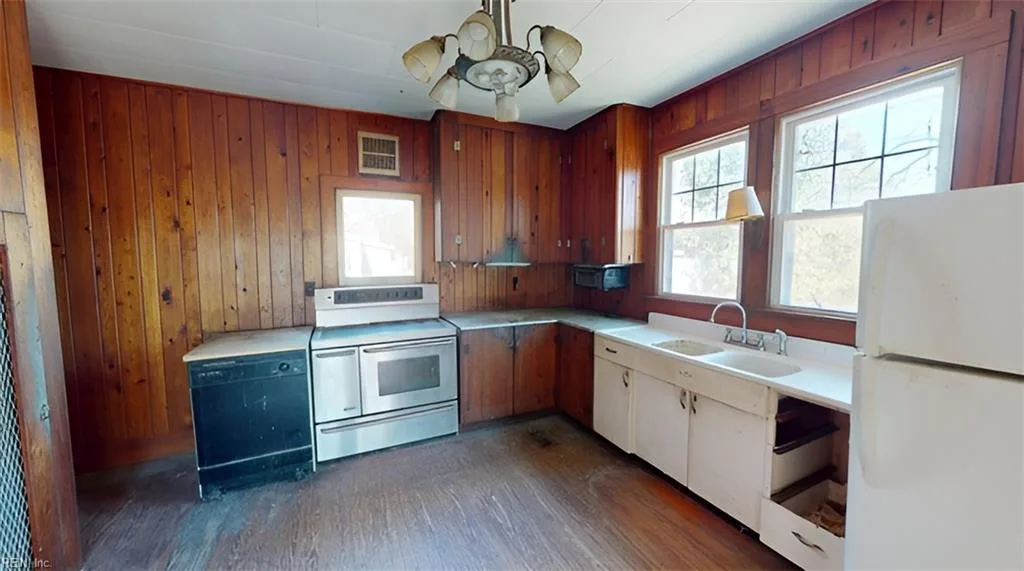 1502 Herrington RD, ELIZABETHCITY NC 27909 - Photo 4