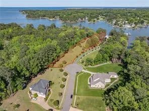 105 Ocean Breeze DR, YORKTOWN VA 23692 - Main photo