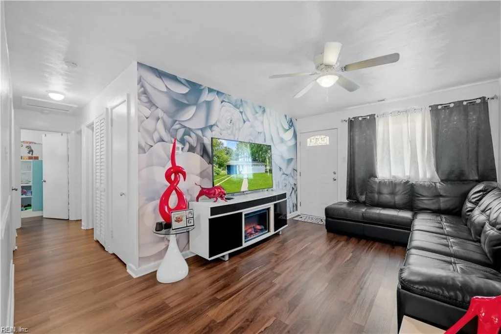 208 York DR, PORTSMOUTH VA 23702 - Photo 3