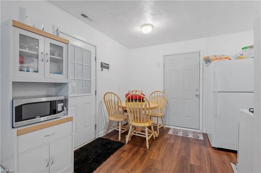 208 York DR, PORTSMOUTH VA 23702 - Photo 4