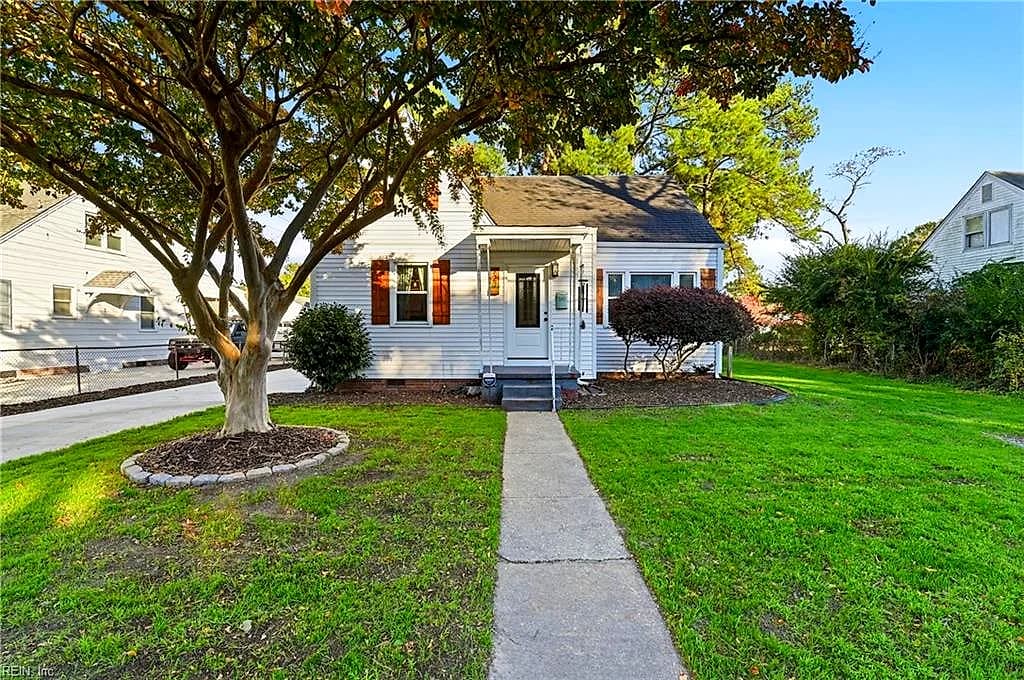 727 Sparrow RD, CHESAPEAKE VA 23325 - Main photo