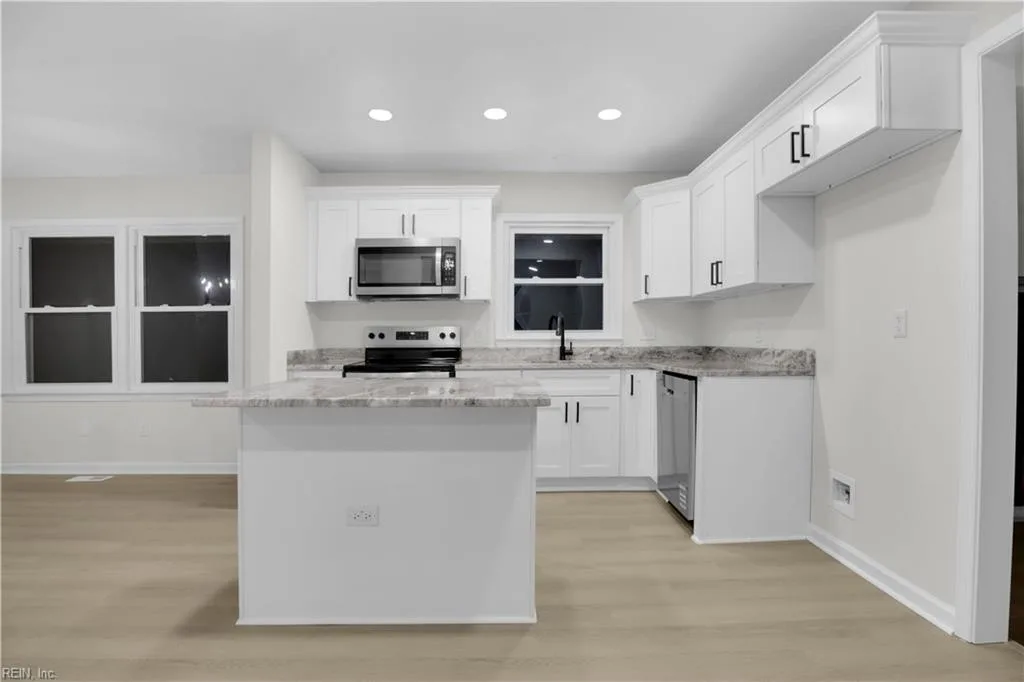 576 Colony RD, Newport News — 3 bed Residential, 1,300 sqft