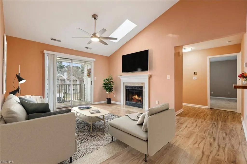 508 Thorncliff DR #303, NEWPORTNEWS VA 23608 - Photo 2