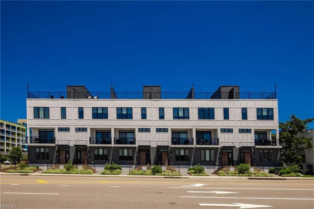 953 Pacific AVE, Virginia Beach — 4 bed Residential, 2,208 sqft