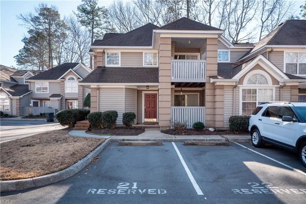 327 Gainsborough SQ, CHESAPEAKE VA 23320 - Main photo