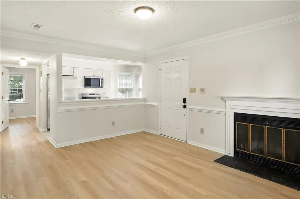 13 Academy LN, HAMPTON VA 23669 - Photo 2