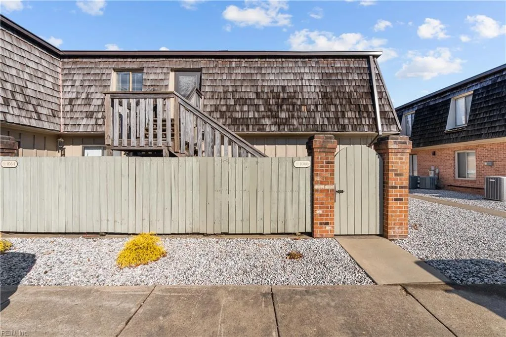 1066 Ocean Pebbles WAY, Virginia Beach — 2 bed Residential, 948 sqft