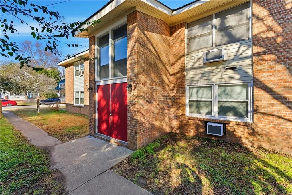 243 Maryland AVE, PORTSMOUTH VA 23707 - Main photo