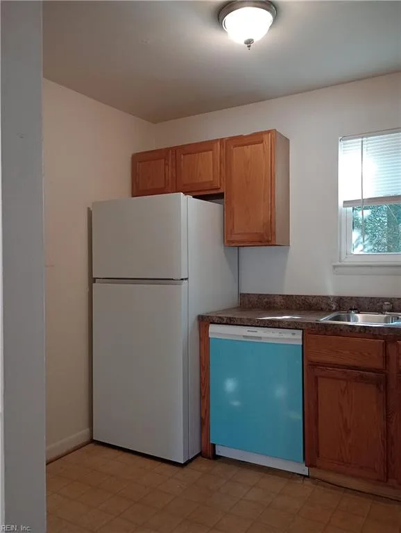 2219 Pine Shore CT, VIRGINIABEACH VA 23455 - Photo 5