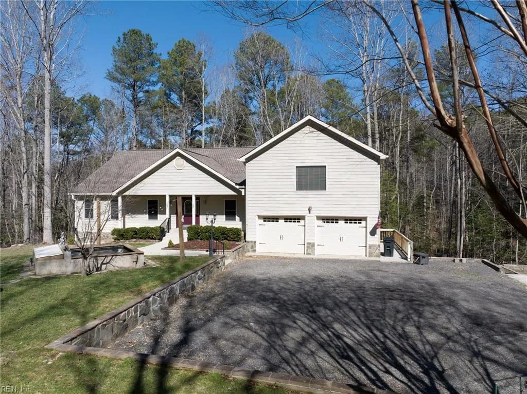 7056 Hunters Pointe DR, GLOUCESTER VA 23061 - Photo 3