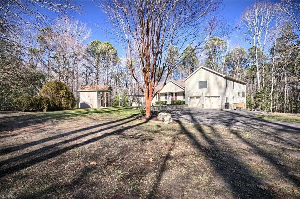 7056 Hunters Pointe DR, GLOUCESTER VA 23061 - Photo 5