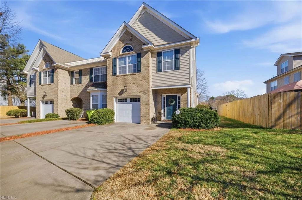 8 Rutland DR, Hampton — 4 bed Residential, 2,300 sqft