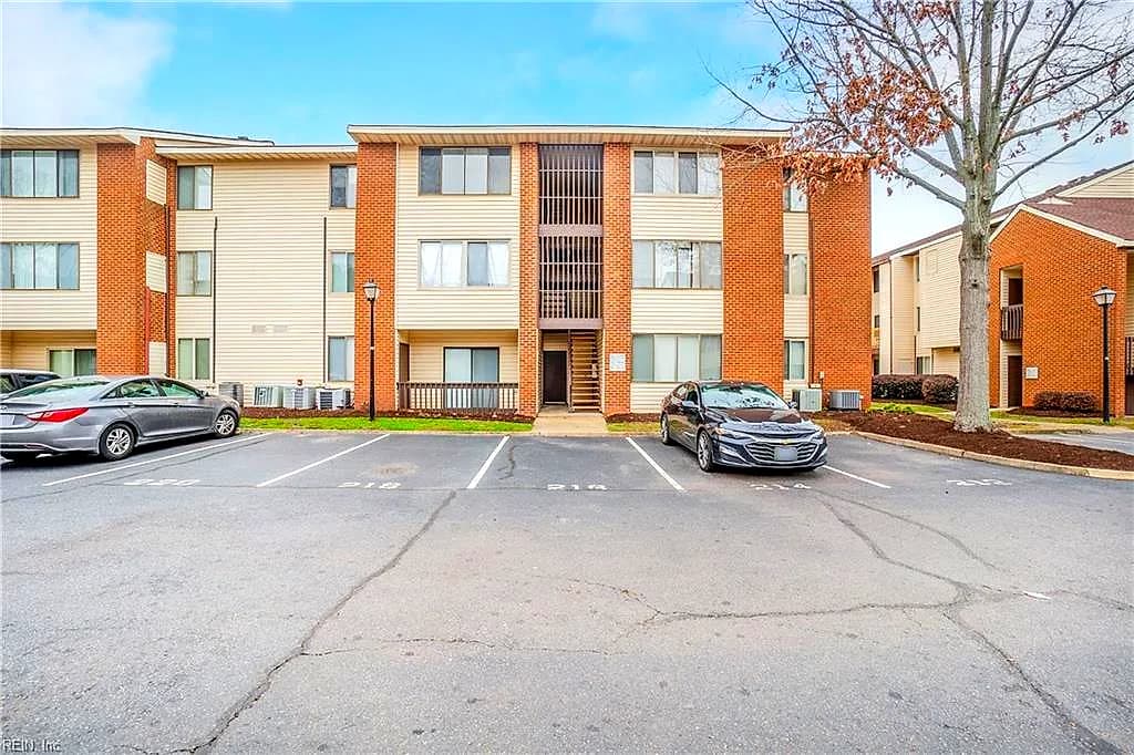 220 Pacific DR #2, HAMPTON VA 23666 - Photo 2