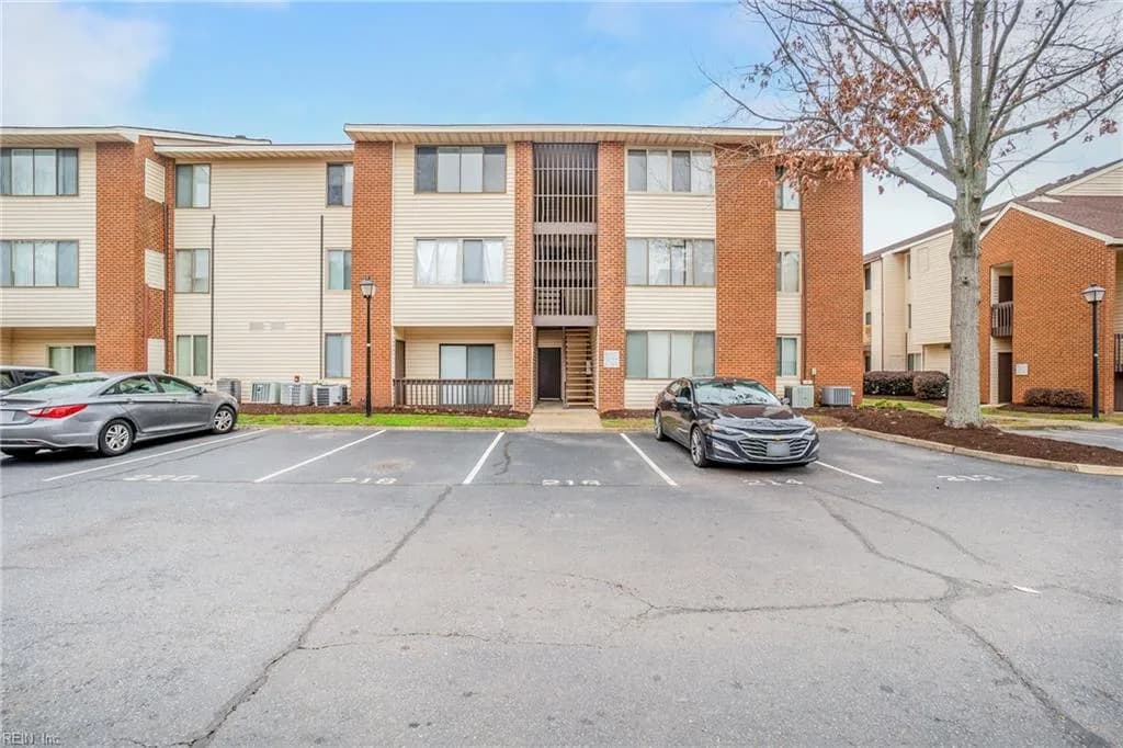 220 Pacific DR #2, HAMPTON VA 23666 - Photo 2
