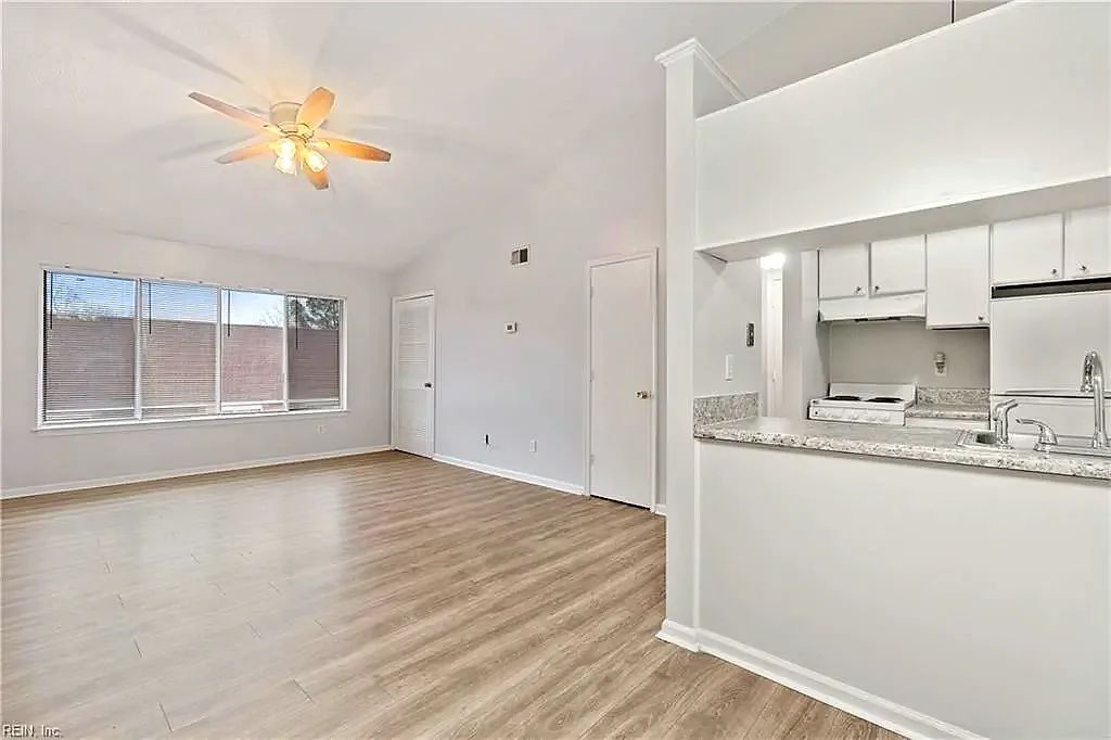 220 Pacific DR #2, HAMPTON VA 23666 - Photo 4